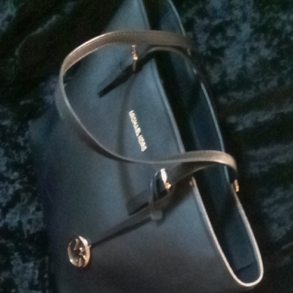 Michael Kors Jet Set Black Saffiano Leather Purse ,Tote .Like New - Picture 2 of 14